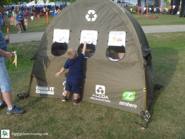 T-Rex 2017 - Kid pointing to tent