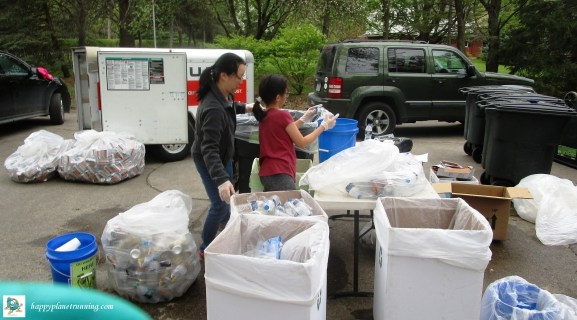Hightail 2019 - Dana and daughter helping sort